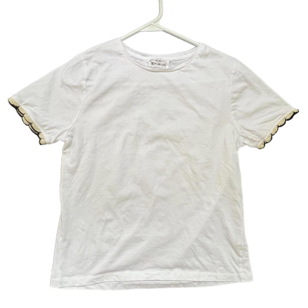 For The‎ Republic T-Shirt White Scalloped Crochet Trim Sleeve Size M